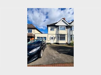 Roomgo UK - Modern Double Room – Bills Included – Fast Move In, Selly Oak - £70 pcm