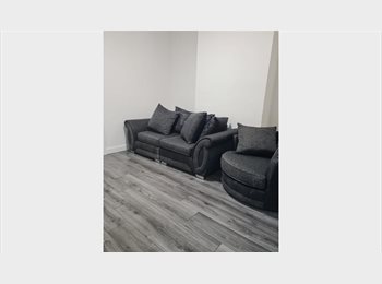 Roomgo UK - DSS Welcome | Large Double Room | Longbridge B31, Turves Green - £70 pcm