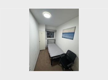 Roomgo UK - Room with Skyline Views – 2 mins Aldgate East (E1), Whitechapel - £1,075 pcm