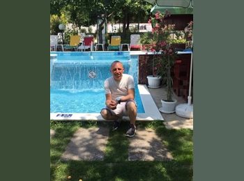 Roomgo UK - denis - 40 - Christchurch