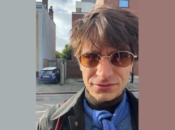 Roomgo UK - Gary  - 33 - Broadmead