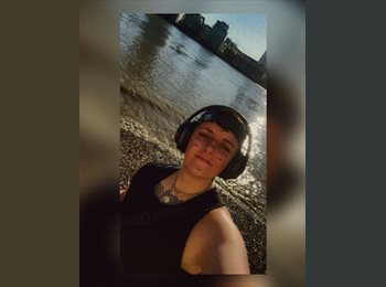 Roomgo UK - Layla - 27 - Wandsworth