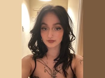 Roomgo UK - Julia - 20 - Godalming