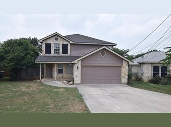 Roomgo US - Very nice house available near campus, San Marcos - $800 pm
