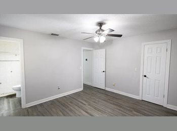Roomgo US - Private Furnished Room | Utilities & Wi-Fi Included, Port St. Lucie - $1,667 pm