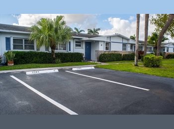 Roomgo US - Se renta habitación en una comunidad 55+, Greenacres - $800 pm
