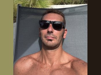 Roomgo US - Julian - 35 - Downtown