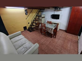 Roomgo AR - Habitación grande con entrepiso en Almagro - Dormitorio en entrepiso, living propio y baño privado, Buenos Aires - AR$ 480.000 pm