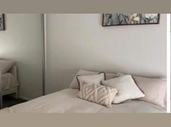 Roomgo AU - 2 Comfortable Furnished Rooms in Modern, Quiet Home – Warner Lakes 4500, Bray Park - $600 pw