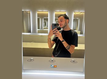 Roomgo AU - Simone - 24 - Perth