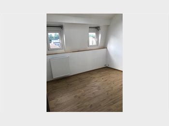 Appartager BE - HERSTAL Grand très grand duplex 3 chambres avec une cour , 2 salle de bain, Liège - 1.000 € pm