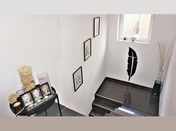 Appartager BE - Colocation très agréable : Chambre disponible directement  dans une habitation moderne et conviviale, Courcelles - 450 € pm