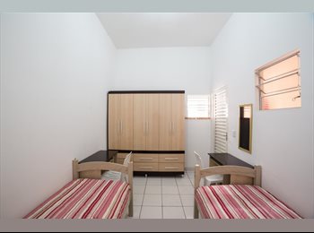 Roomgo BR - INDIVIDUAL OU DUPLO - FEMININO - METRÔ ANA ROSA, Vila Mariana - R$ 1.100 Por mês