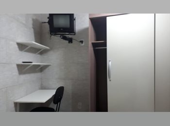 Roomgo BR - Quarto individual, aconchegante e com mobília nova, Liberdade - R$ 900 Por mês