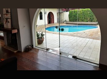 Roomgo BR - Vaga em quarto compartilhado  p/ homens, Morumbi - R$ 700 Por mês