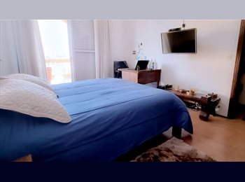 Roomgo BR - Suíte mobiliada com VARANDA exclusiva! METRÔ linha Lilás, Santo Amaro - R$ 1.800 Por mês