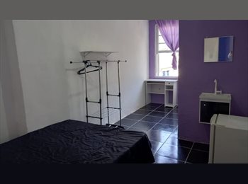 Roomgo BR - Rooms with private Bathrooms in house with pool and JacuzziPool and Jacuzzi, Santa Cecilia - R$ 2.500 Por mês