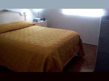 Roomgo BR - Quarto com cama de Casal confortável para uso individual  mobiliado, Ipanema - R$ 1.600 Por mês