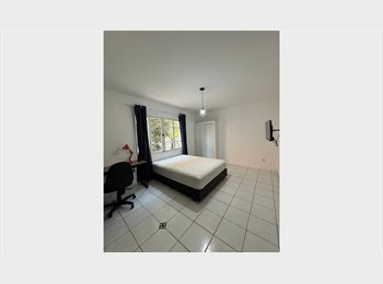 Roomgo BR - Quarto Grande 18m2 em otima localizaçao, Campo Belo - R$ 1.710 Por mês