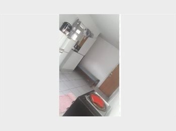 Roomgo BR - Cama Solteiro Rua 25 março Apartamento, São Paulo SP - R$ 1.500 Por mês