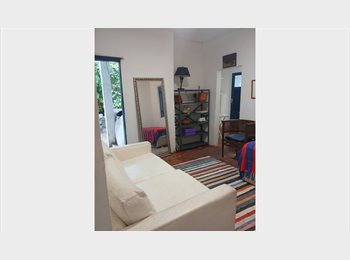 Roomgo BR - Casa no Verde da Floresta da Tijuca, Jardim Botânico - R$ 2.600 Por mês