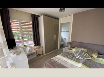 Roomgo CH - Lausanne - Chambre meublée avec terrasse - Sdb privée & vue jardin (proche du CHUV), Lausanne - 1 450 CHF / Mois