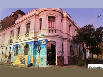 CompartoDepto CL - Se arrienda hermosa habitacion en Casona Barrio Brasil, Santiago - CH$260.000 por mes