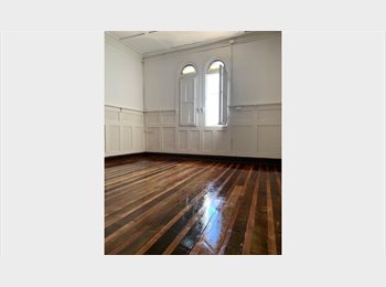 CompartoDepto CL - Arriendo habitación (o taller) en casa patrimonial (Barrio Yungay), Santiago - CH$350.000 por mes