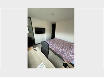 CompartoApto CO - Habitación amoblada con baño privado en Ciudad del Rio, Medellín - COP$ 2.000.000 por mes