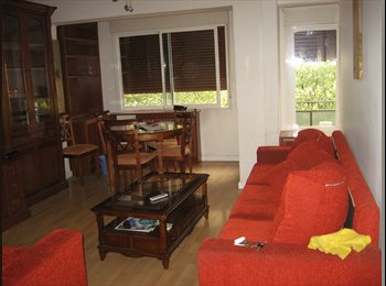 Roomgo ES - Habitaciones para estudiantes o profesionales, Zaragoza - 300 € por mes