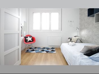 Roomgo ES - ¡Habitación super luminosa con baño privado en un piso reformado en Gracia! RH12-R1, Gràcia - 1.050 € por mes
