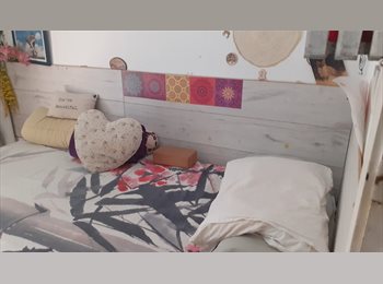 Roomgo ES - Habitacion luminosa con balcon exterior, Gràcia - 390 € por mes