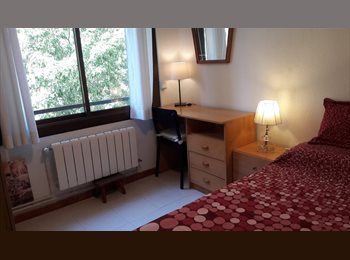 Roomgo ES - Habitación cama doble, luminosa, tranquila y confortable cerca Sda.Familia, Gràcia - 680 € por mes