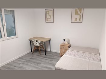 Roomgo ES - Alquiler de habitación en calle del Poeta Llorente, Valencia - 390 € por mes