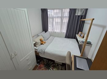Roomgo HK - Double Bed Room in Wan Chai NEAR MTR, Wan Chai - HKD8,500 pcm