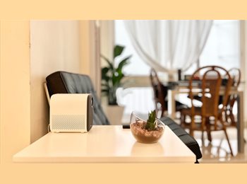 Roomgo HK - 1 bedroom in a nice 3 br shared apartment in TST, Tsim Sha Tsui - HKD7,200 pcm