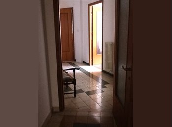 Roomgo IT - Room in an ancient palace for quiet people, Verona - 380 € al mese