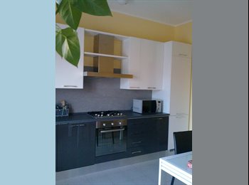 Roomgo IT - Camera climatizzata singola o doppia con balcone., Pavia - 420 € al mese