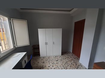 Roomgo IT - Camera singola grande, luminosa e con mobili in appartamento appena ristrutturato di 120 mq, Napoli - 260 € al mese