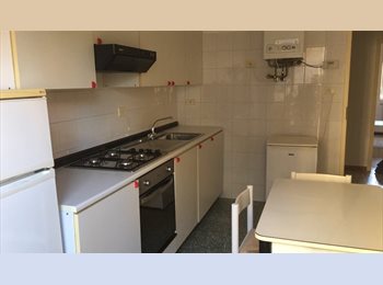 Roomgo IT - Ampia e luminosa camera singola, Imola - 370 € al mese