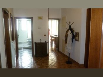 Roomgo IT - CAMERA MATRIMONIALE USO SINGOLO A STUDENTESSA UNI, Firenze - 520 € al mese