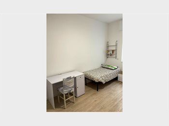 Roomgo IT - Appartamento per una o due ragazze, Centrale - Loreto - 500 € al mese