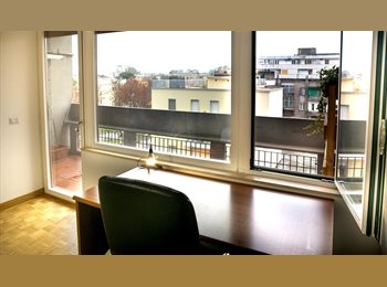 Roomgo IT - AFFITTASI STANZA PER STUDENTESSA  – Via Fratelli Bandiera LT, Latina - 350 € al mese