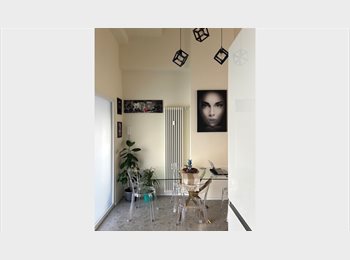 Roomgo IT - Stanza singola o matrimoniale in affitto, Centrale - Loreto - 700 € al mese