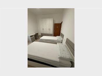 Roomgo IT - 2 Stanze doppie per studentesse, Bologna - 350 € al mese