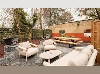 Appartager LU - Chambre meublée avec SDB dans une magnifique maison en colocation avec jardin, terrasse et salle de , Luxembourg - 1.296 € / Mois