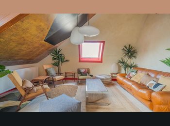 Appartager LU - Chambre meublée avec SDB dans une magnifique maison en colocation avec terrasse et salle de sport, Luxembourg Ville - 1.193 € / Mois
