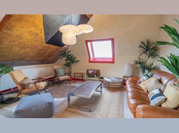 Appartager LU - Chambre meublée avec SDB dans une magnifique maison en colocation avec terrasse et salle de sport, Luxembourg Ville - 1.193 € / Mois