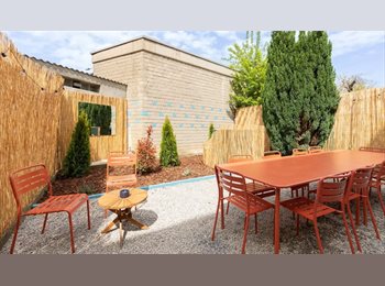 Appartager LU - Chambre meublée avec SDB dans une magnifique maison en colocation avec jardin et salle de sport, Luxembourg - 1.405 € / Mois