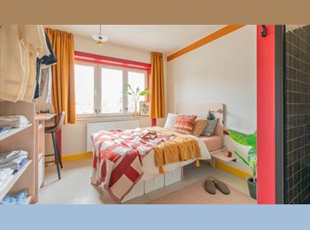 Appartager LU - Chambre meublée avec SDB dans une super colocation avec salle de sport et jardin, Luxembourg - 1.402 € / Mois